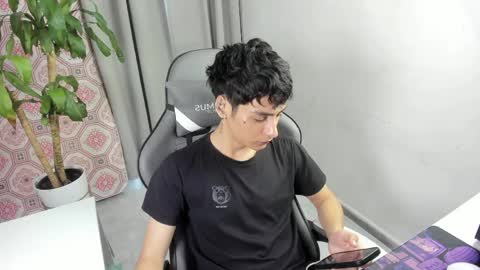 Snapshot of sebas_rosse chatting on April 25, 2026, 10:29 pm sebastian online show from April 25, 2026, 10:29 pm