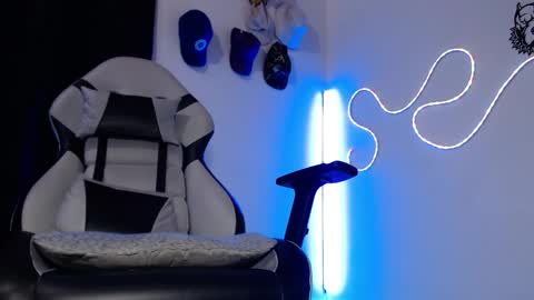 Sebastian online show from October 12, 2025, 4:00 am