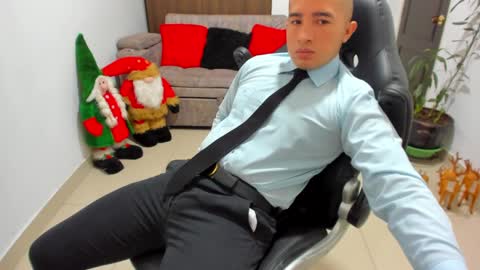 Snapshot of sebastian_oconnor77 chatting on December 30, 2024, 3:35 pm juan  sebastian online show from December 30, 2024, 3:35 pm