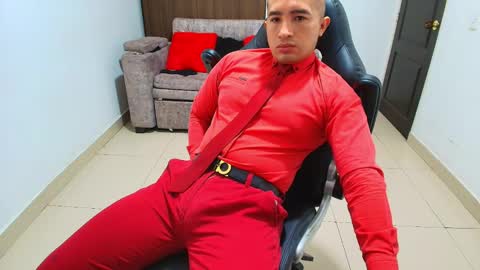 Snapshot of sebastian_oconnor77 chatting on February 14, 2025, 12:14 pm juan  sebastian online show from February 14, 2025, 12:14 pm