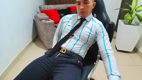 Snapshot of sebastian_oconnor77 chatting on March 2, 2025, 7:23 pm juan  sebastian online show from March 2, 2025, 7:23 pm