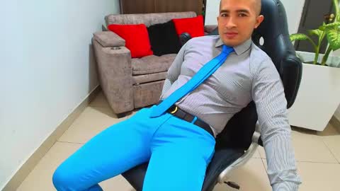 Snapshot of sebastian_oconnor77 chatting on March 5, 2025, 6:23 pm juan  sebastian online show from March 5, 2025, 6:23 pm