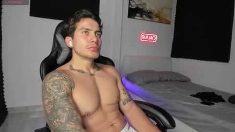 Lucian Sinclair online show from November 8, 2025, 1:39 am