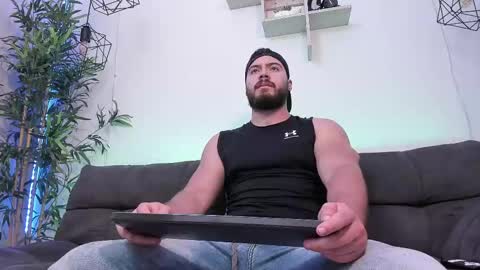 Instagram jeanpaulfit  online show from March 4, 2025, 9:22 pm