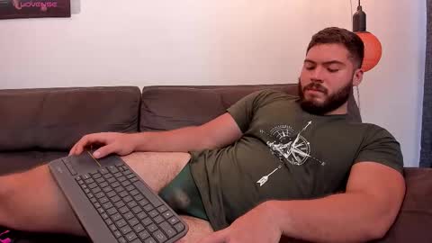 Instagram jeanpaulfit  online show from October 27, 2025, 10:14 pm