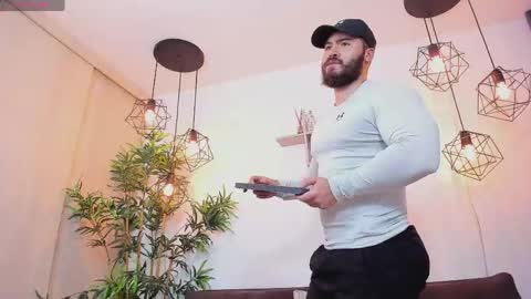 Instagram jeanpaulfit  online show from May 1, 2026, 11:09 pm