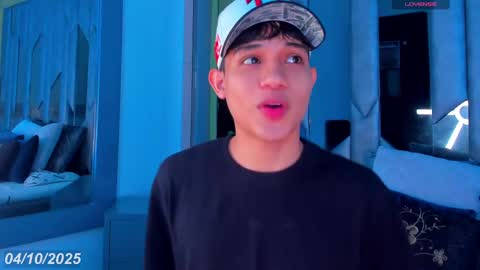 Sebastian online show from October 4, 2025, 9:02 pm