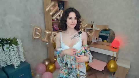 Mia online show from June 12, 2026, 5:28 am