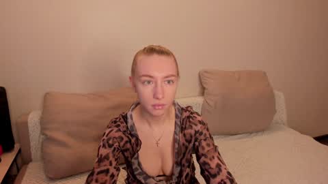 Amanda and  pair in a real life we love each other but can play with you online show from January 16, 2025, 8:33 am