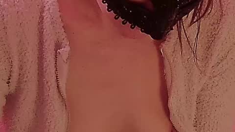 Anni online show from March 5, 2025, 8:43 am