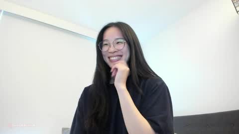 Angela online show from May 9, 2026, 2:28 am