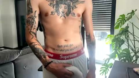 Snapshot of secretlust96 chatting on August 4, 2026, 1:57 pm secretlust96 online show from August 4, 2026, 1:57 pm