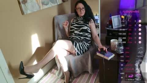 Snapshot of secretmistress01 chatting on January 5, 2025, 11:26 am Mariot Mery for short ..never call me PET NAMES in FREECHAT mom momy baby or sweety online show from January 5, 2025, 11:26 am