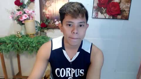 Snapshot of seductive_maxxx chatting on May 10, 2026, 6:24 pm Max online show from May 10, 2026, 6:24 pm