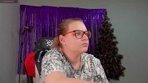 seductive_she_wolf online show from December 6, 2024, 7:12 pm