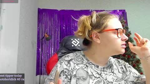 seductive_she_wolf online show from December 22, 2024, 12:49 pm