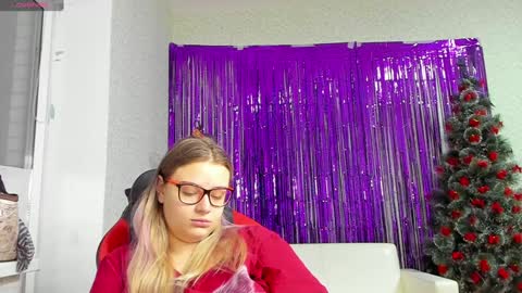 seductive_she_wolf online show from December 23, 2024, 6:16 pm