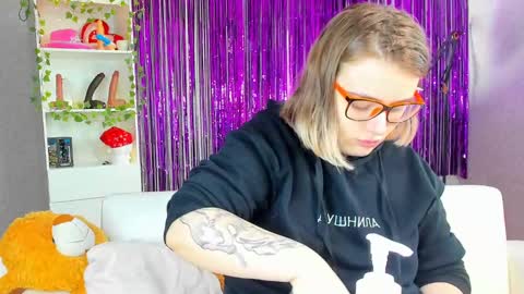 seductive_she_wolf online show from February 24, 2025, 8:27 am