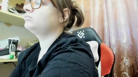 seductive_she_wolf online show from May 5, 2026, 6:27 pm