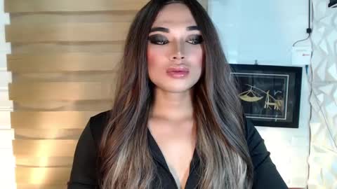 Snapshot of seductivedeluxe69 chatting on February 27, 2025, 8:28 am Deluxe online show from February 27, 2025, 8:28 am