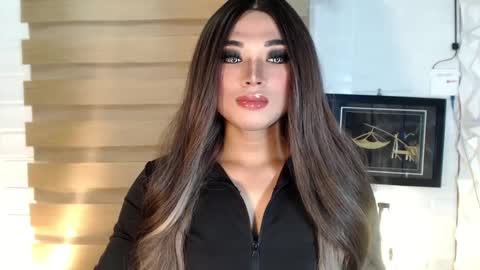 Snapshot of seductivedeluxe69 chatting on March 2, 2025, 4:28 am Deluxe online show from March 2, 2025, 4:28 am