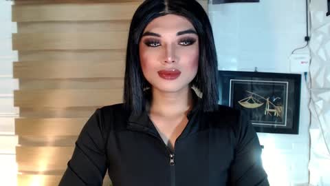Snapshot of seductivedeluxe69 chatting on March 3, 2025, 9:00 am Deluxe online show from March 3, 2025, 9:00 am