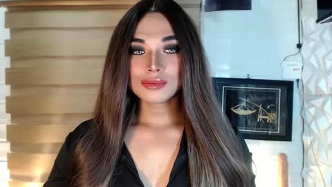 Snapshot of seductivedeluxe69 chatting on March 4, 2025, 6:58 am Deluxe online show from March 4, 2025, 6:58 am
