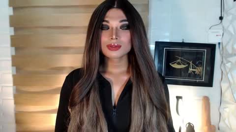 Snapshot of seductivedeluxe69 chatting on March 10, 2025, 10:04 am Deluxe online show from March 10, 2025, 10:04 am
