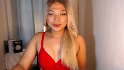 Snapshot of seductivedeluxe69 chatting on September 14, 2025, 4:11 am Deluxe online show from September 14, 2025, 4:11 am