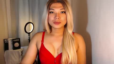 Snapshot of seductivedeluxe69 chatting on September 15, 2025, 5:29 am Deluxe online show from September 15, 2025, 5:29 am