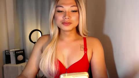 Snapshot of seductivedeluxe69 chatting on September 16, 2025, 12:00 am Deluxe online show from September 16, 2025, 12:00 am