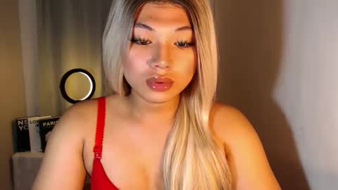 Snapshot of seductivedeluxe69 chatting on September 16, 2025, 12:50 pm Deluxe online show from September 16, 2025, 12:50 pm