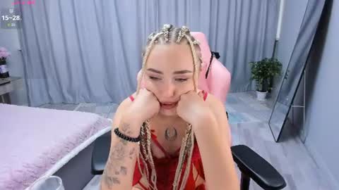 Snapshot of seiko_swan chatting on August 2, 2026, 12:09 am Lucia Lucy online show from August 2, 2026, 12:09 am