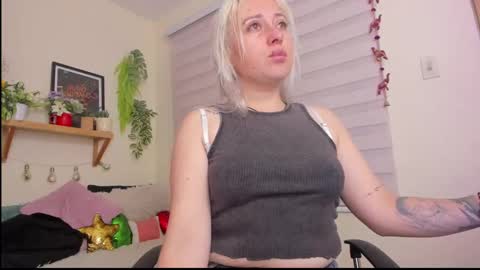 Snapshot of sejmet_5 chatting on January 5, 2025, 5:41 am Yeyis online show from January 5, 2025, 5:41 am