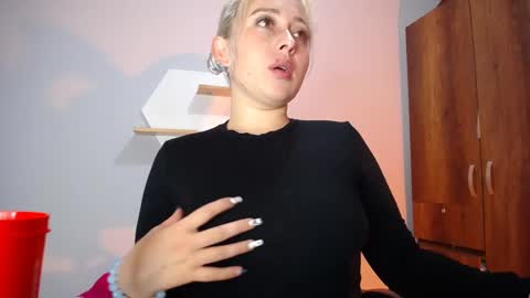 Snapshot of sejmet_5 chatting on January 9, 2025, 2:43 am Yeyis online show from January 9, 2025, 2:43 am