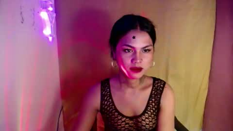 selena_fox2000 online show from May 12, 2026, 5:04 am