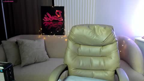 Snapshot of selena_grey_ chatting on January 19, 2025, 1:00 am Selena online show from January 19, 2025, 1:00 am