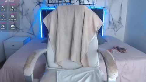 Selena online show from October 26, 2025, 6:58 pm