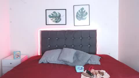 Snapshot of selena_hotmilf chatting on April 28, 2026, 6:35 pm Selena online show from April 28, 2026, 6:35 pm