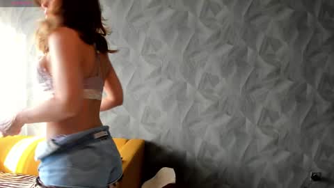 Snapshot of selena_rase chatting on October 15, 2025, 3:17 am Selena online show from October 15, 2025, 3:17 am