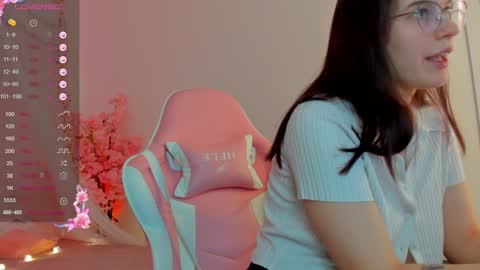 Snapshot of selena_vee chatting on January 28, 2025, 4:50 am July online show from January 28, 2025, 4:50 am