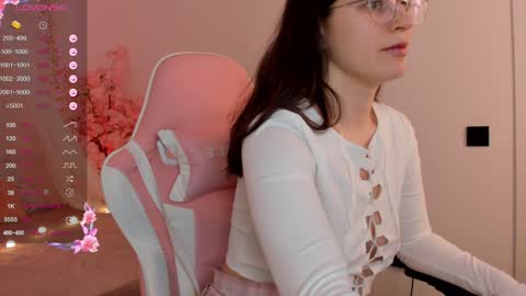 Snapshot of selena_vee chatting on January 31, 2025, 4:47 am July online show from January 31, 2025, 4:47 am