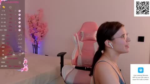 Snapshot of selena_vee chatting on February 17, 2025, 10:51 am July online show from February 17, 2025, 10:51 am