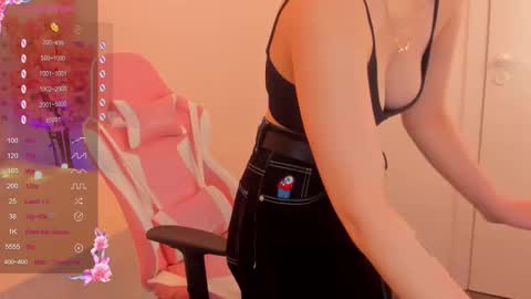 Snapshot of selena_vee chatting on March 1, 2025, 10:45 am July online show from March 1, 2025, 10:45 am