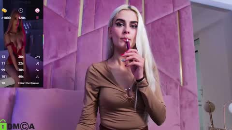 Selena online show from November 10, 2025, 5:06 am