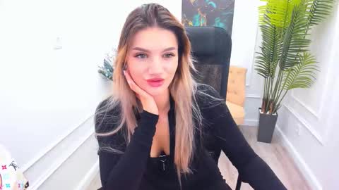 Snapshot of selenaemoore chatting on September 29, 2025, 7:40 pm selenaemoore online show from September 29, 2025, 7:40 pm