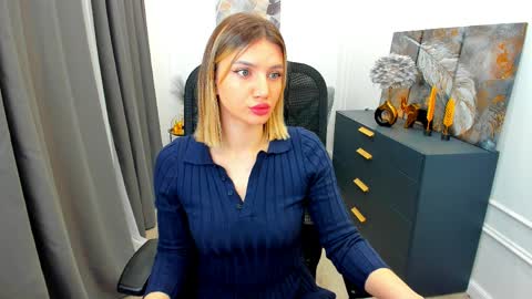 selenaemoore online show from March 26, 2026, 3:45 am