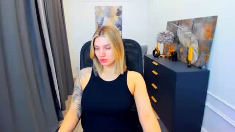 selenaemoore online show from May 5, 2026, 3:36 am