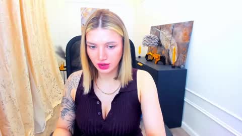 selenaemoore online show from May 27, 2026, 3:47 am