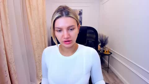 selenaemoore online show from June 5, 2026, 6:52 am